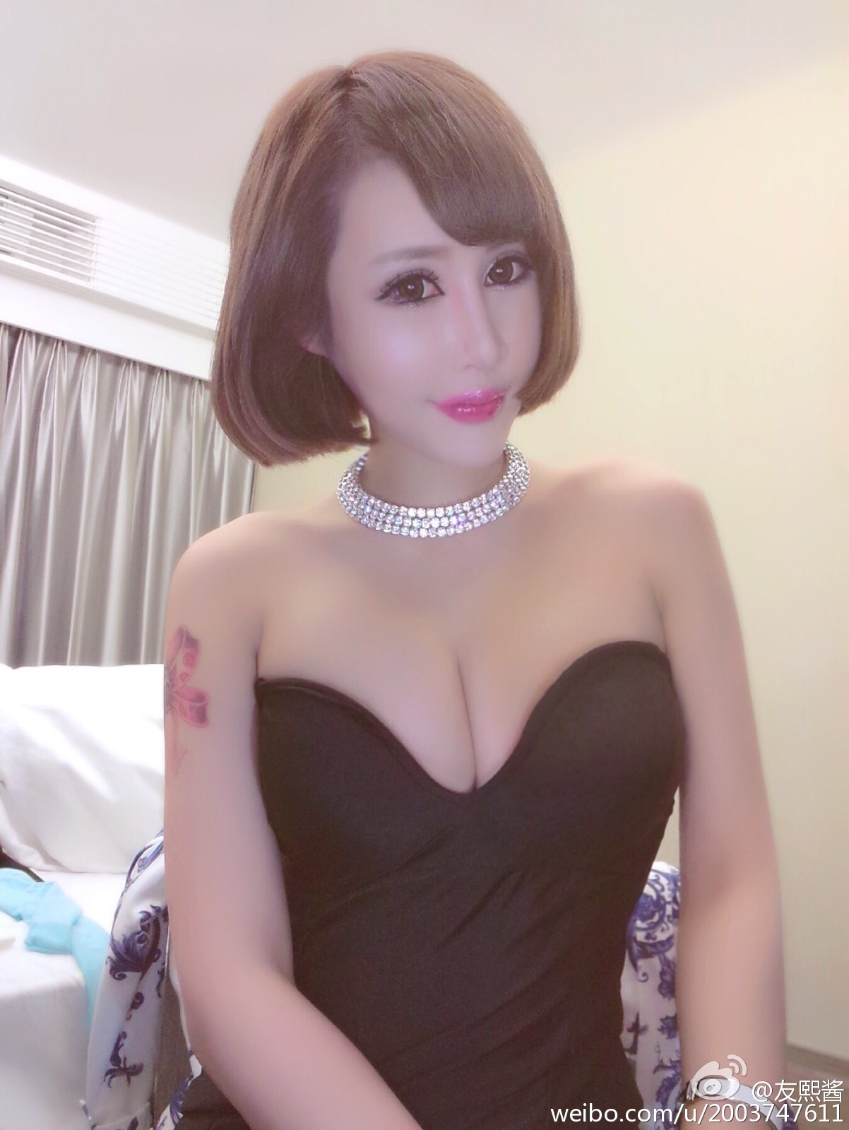 G罩美胸 火爆的辣子 友熙酱 微博自拍破解私密图片 2